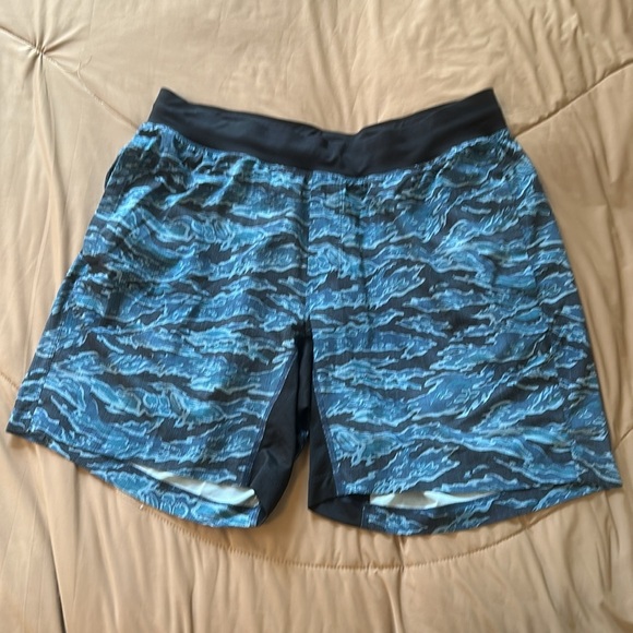 Lululemon T.H.E. Short Linerless 7" - Tiger Camo Multi Blue - Size XL - Picture 5 of 8